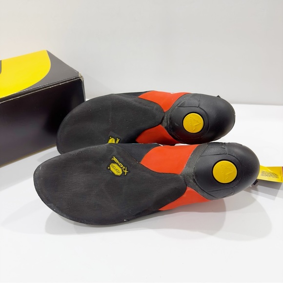 Athletic_Shoes
